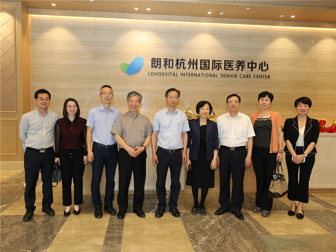 米易時尚服裝產品展（米易新時尚裝飾服務有限公司）