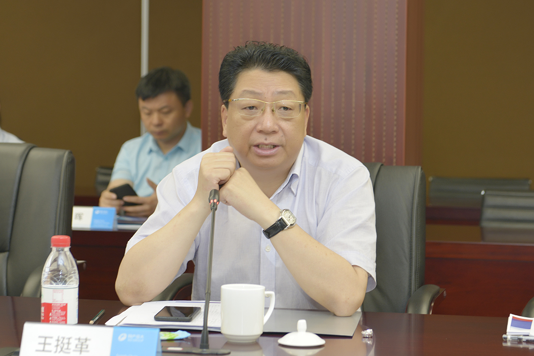 服裝時尚短款搭配女生（服裝時尚短款搭配女生好看嗎）