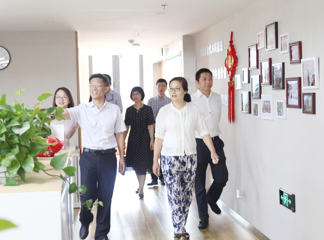 時尚服裝女裝外拍（時尚服裝女裝外拍照片）