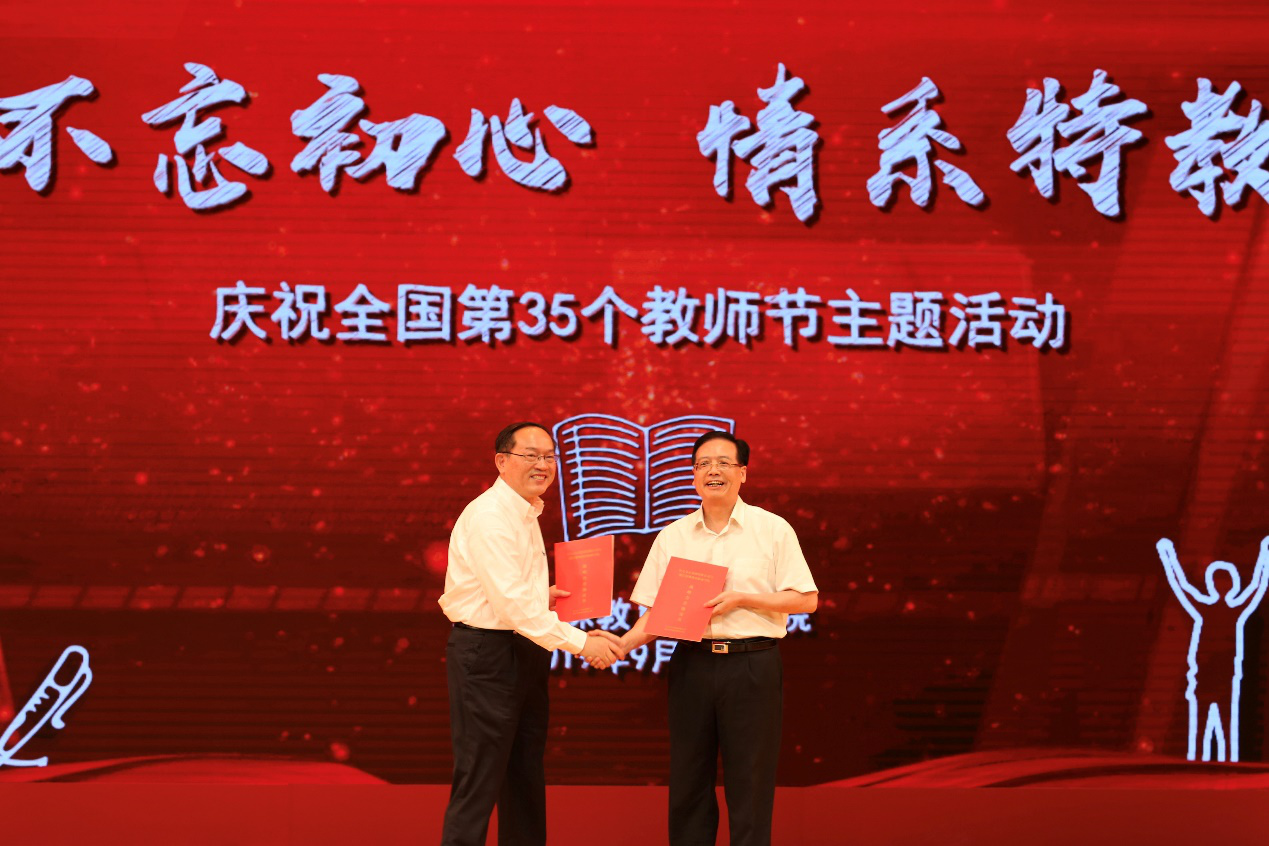 時尚潮流個性服裝（時尚潮流個性服裝店）