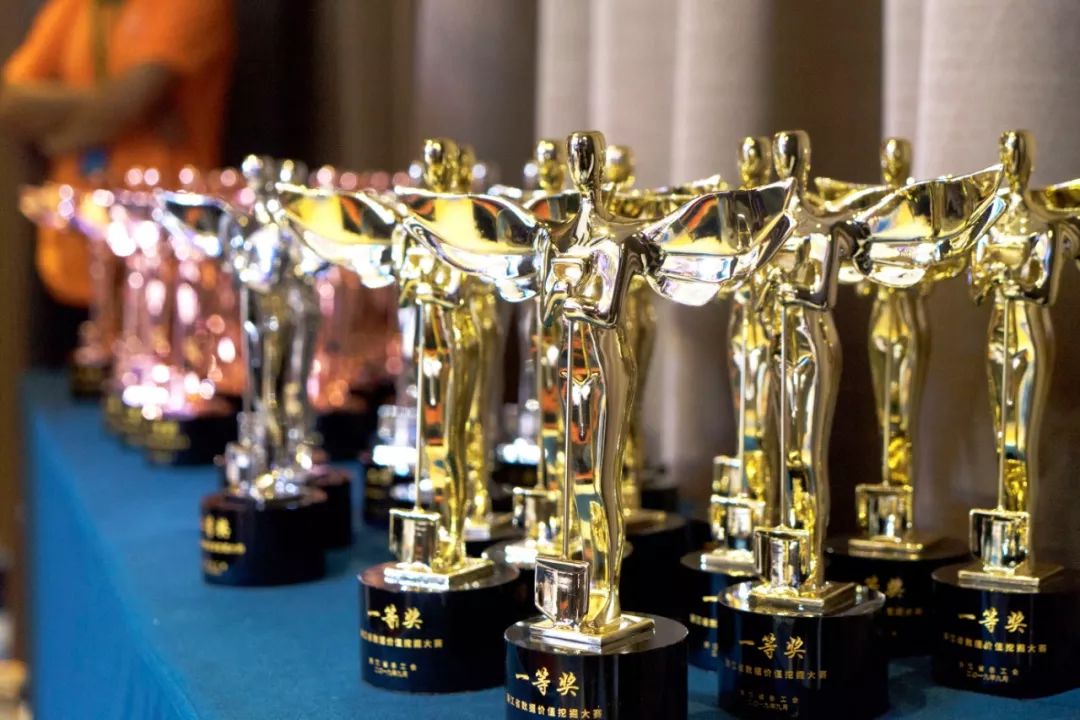 1569470906522766N32g.jpg 4.jpg