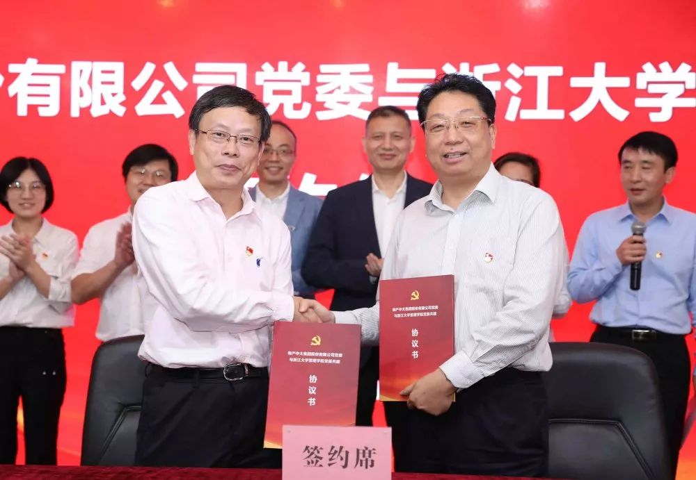 明星時尚服裝夏季套裝搭配（明星時尚服裝夏季套裝搭配圖）