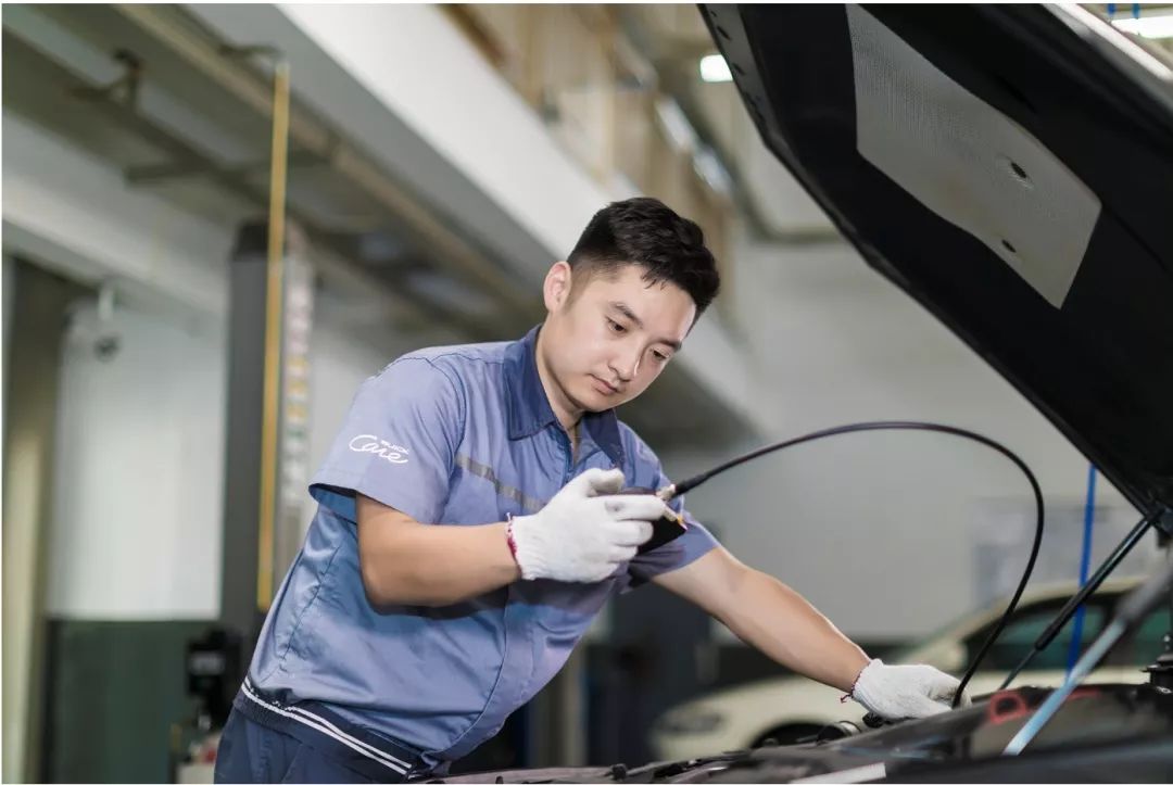 同類色服裝時尚插畫（同類色配合的服裝顯得柔和文雅）