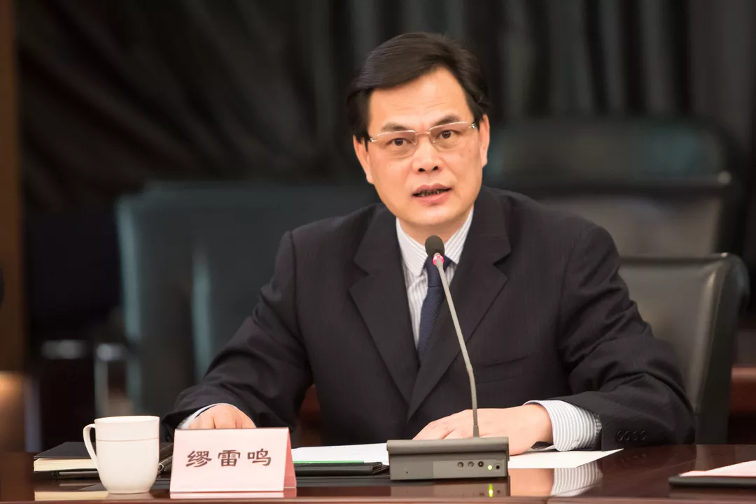 遊仄易遠晨播報：《四海兄弟3》兵器飽吹片 《泰坦隕降2》駕駛員演示