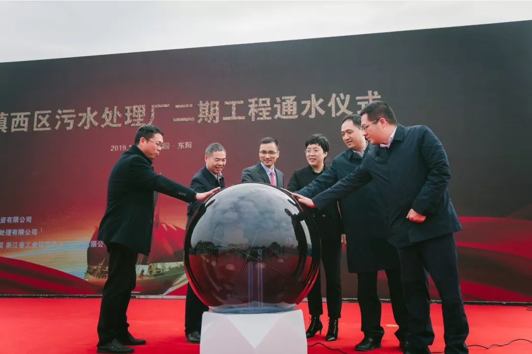 高圓圓服裝時尚搭配圖片（高圓圓服飾搭配圖片）