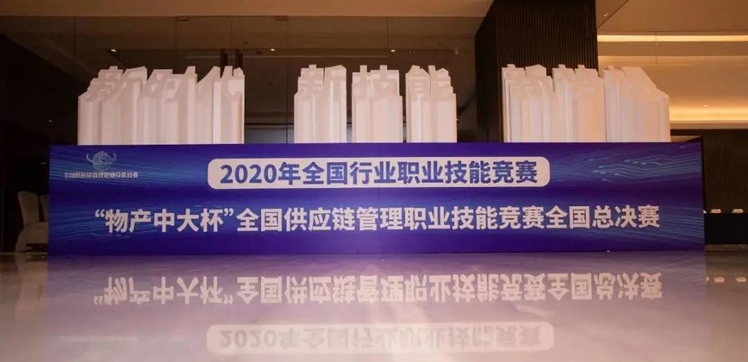 飛翱翔翔2歲便要“本身脫拆”衣服挑選表示脾氣